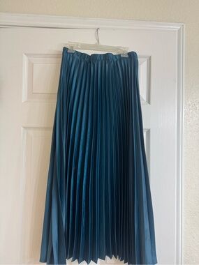 Pleated Midi Skirt in Teal Blue